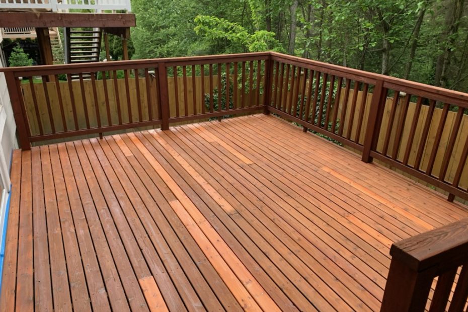 Re-staining of the deck